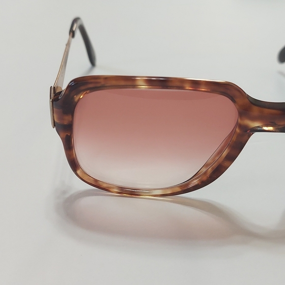 Metzler NWOT Ladies Tortoise Square Frame Gold Sides With Blush Lens Sunglasses - Picture 2 of 9